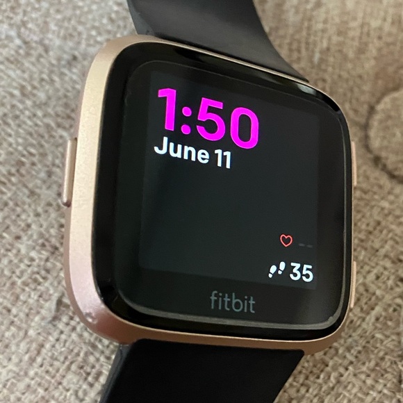 FITBIT Versa - Picture 2 of 6